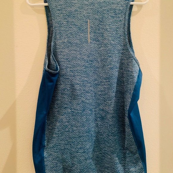 Dri-Fit Workout Top with Nike Logo - Picture 4 of 6